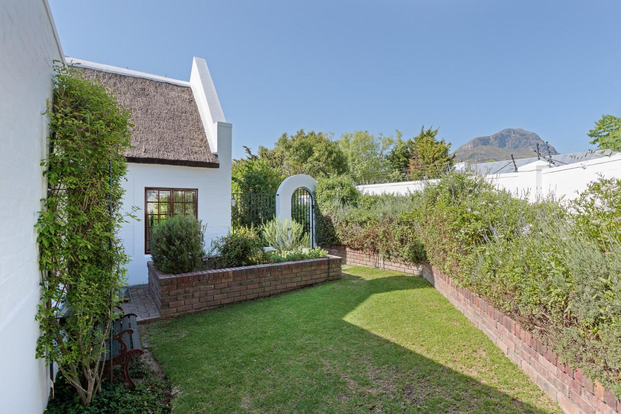 Die Rietdak - Reetdachhaus Mit Vier Schlafzimmern Kaapstad Buitenkant foto
