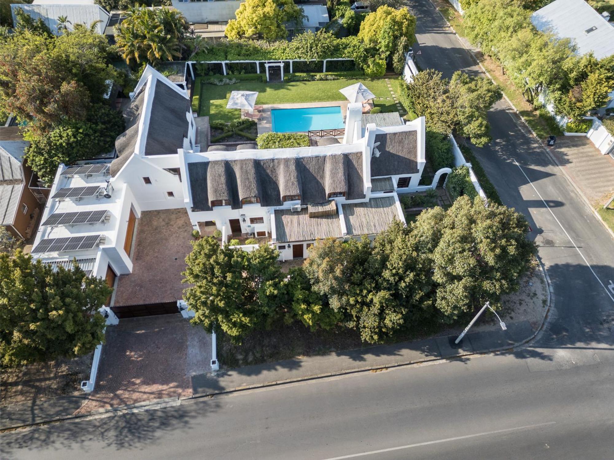 Die Rietdak - Reetdachhaus Mit Vier Schlafzimmern Kaapstad Buitenkant foto