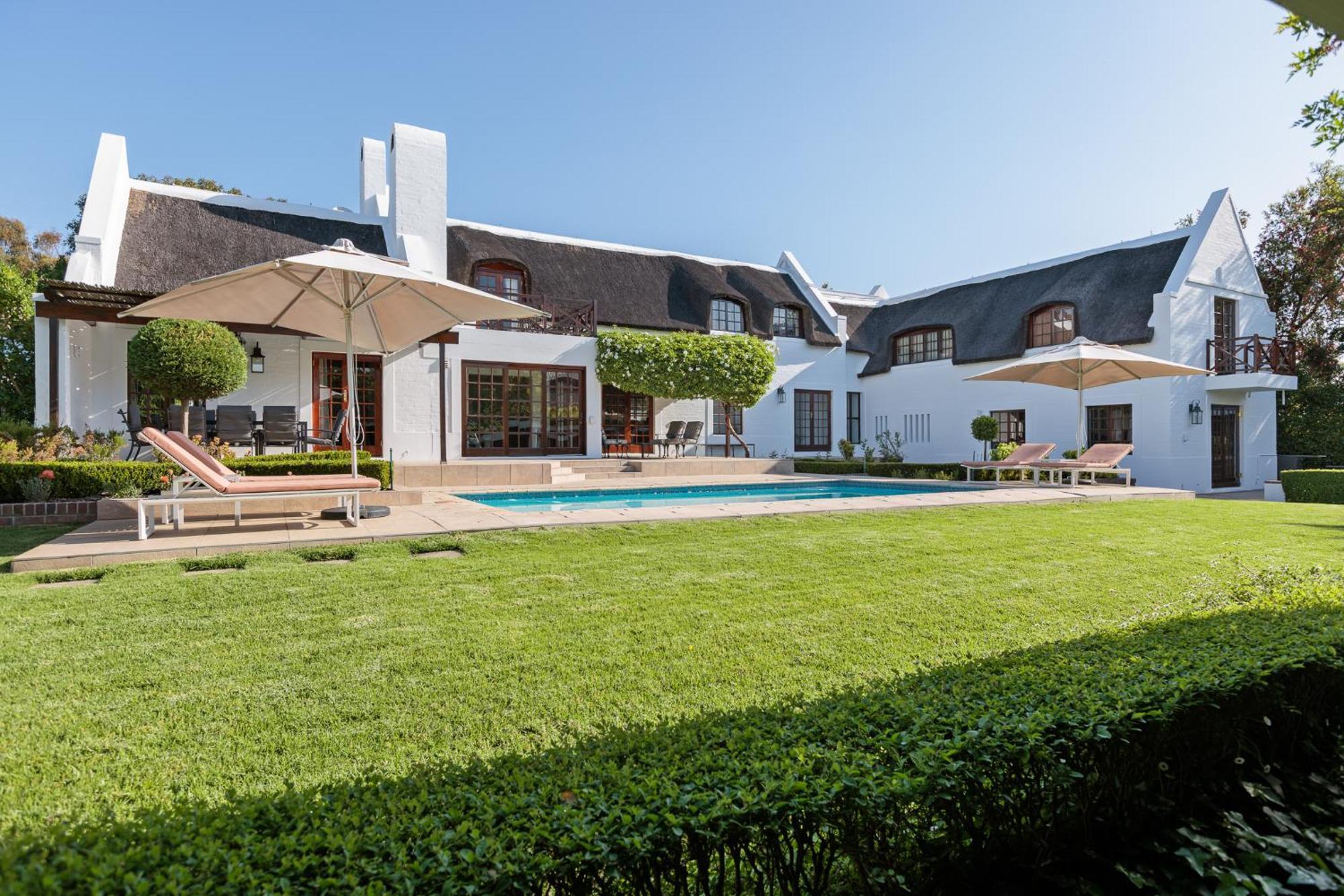 Die Rietdak - Reetdachhaus Mit Vier Schlafzimmern Kaapstad Buitenkant foto