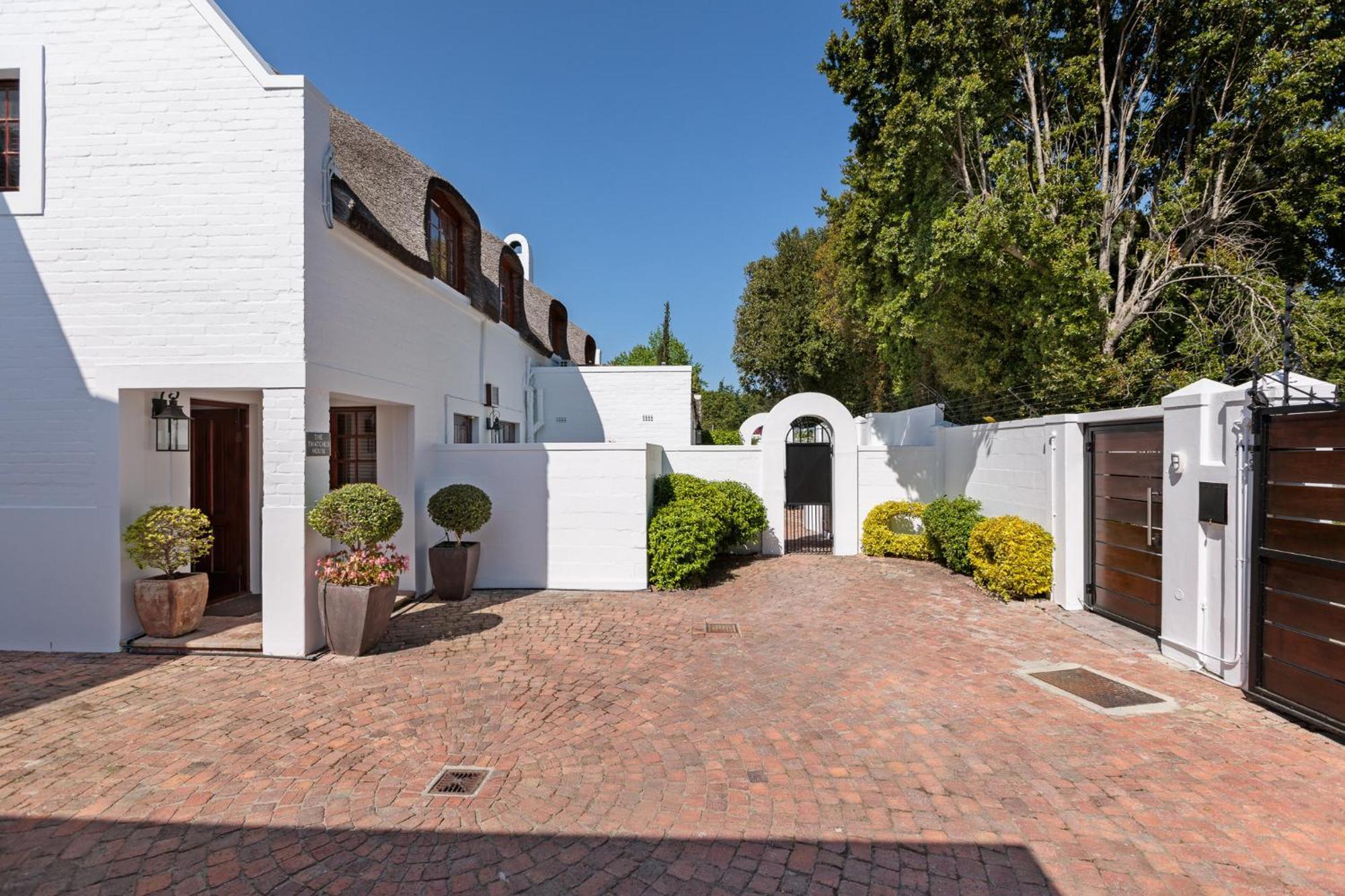 Die Rietdak - Reetdachhaus Mit Vier Schlafzimmern Kaapstad Buitenkant foto